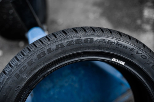 фото протектора и шины Ice Blazer Alpine EVO1 Шина Sailun ICE BLAZER Alpine EVO1 235/40 R18 95V