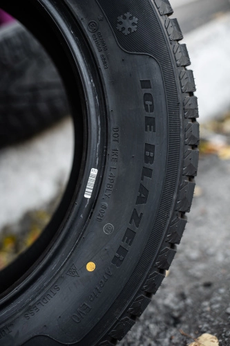 фото протектора и шины Ice Blazer Arctic EVO Шина Sailun Ice Blazer Arctic EVO 235/55 R20 105V