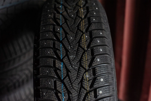 фото протектора и шины WINTERNOVA STUD III Шина ZMAX WINTERNOVA STUD III 275/65 R18 116T