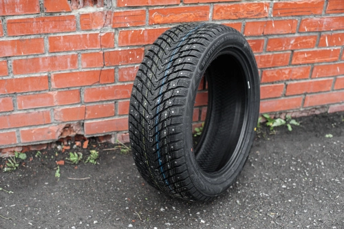 фото протектора и шины WINTERNOVA STUD II Шина ZMAX WINTERNOVA STUD II 275/40 R18 103T