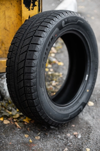 фото протектора и шины Ice Blazer Arctic EVO Шина Sailun Ice Blazer Arctic EVO 235/55 R20 105V